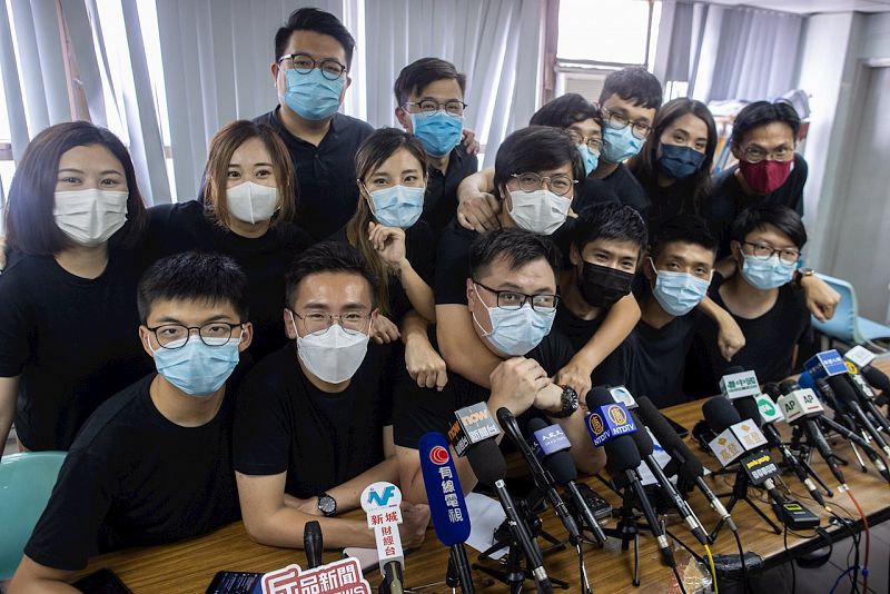 La Policía de Hong Kong detiene a unos 50 políticos y activistas opositores