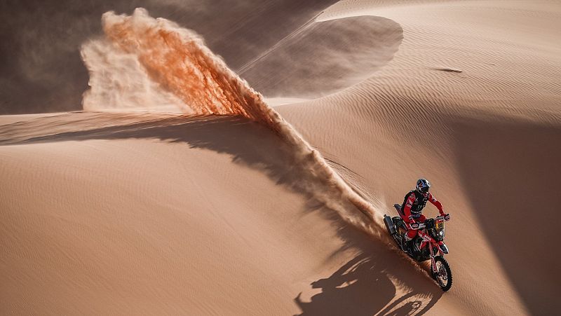 Barreda vuela sobre las dunas y conquista Riad