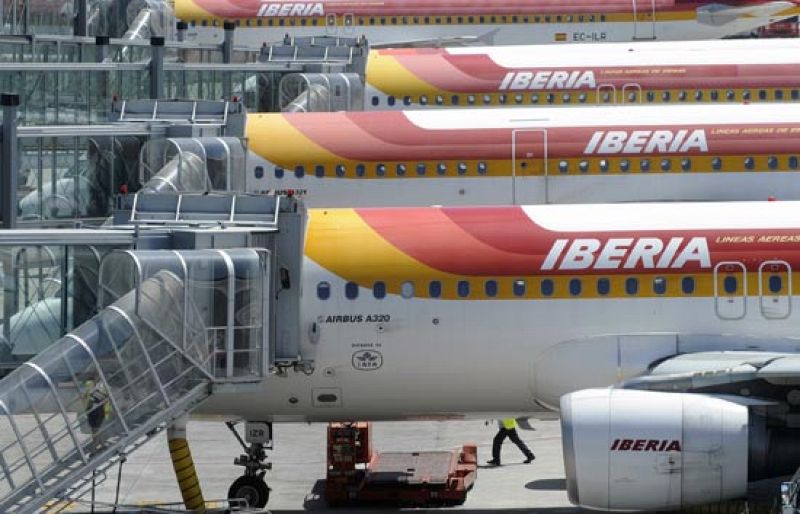 Iberia registra retrasos de hasta dos horas y asegura no saber el motivo