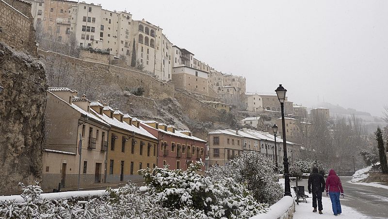 La borrasca Filomena deja nevadas y carreteras cortadas en Madrid, Castilla-La Mancha, Aragón y Valencia