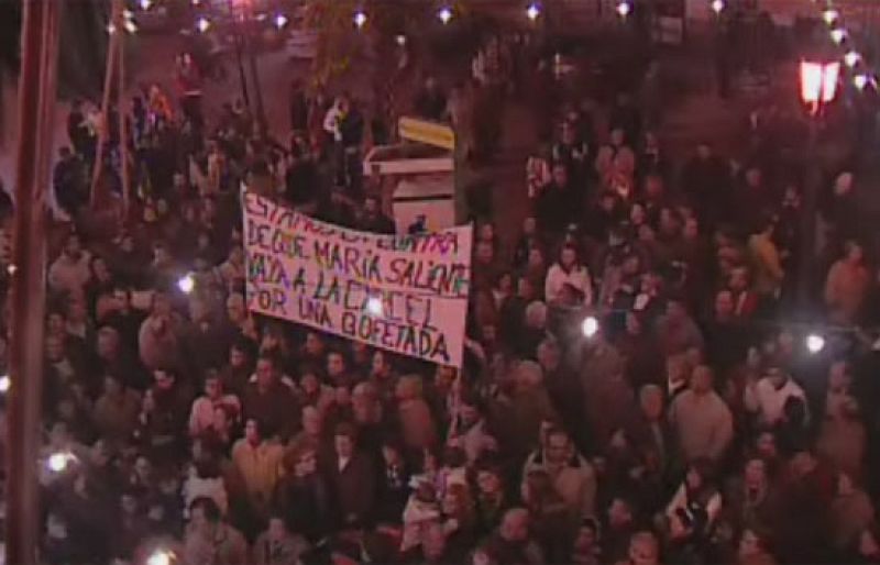 Un millar de personas se manifiestan contra la condena a una madre que dio un bofetón a su hijo