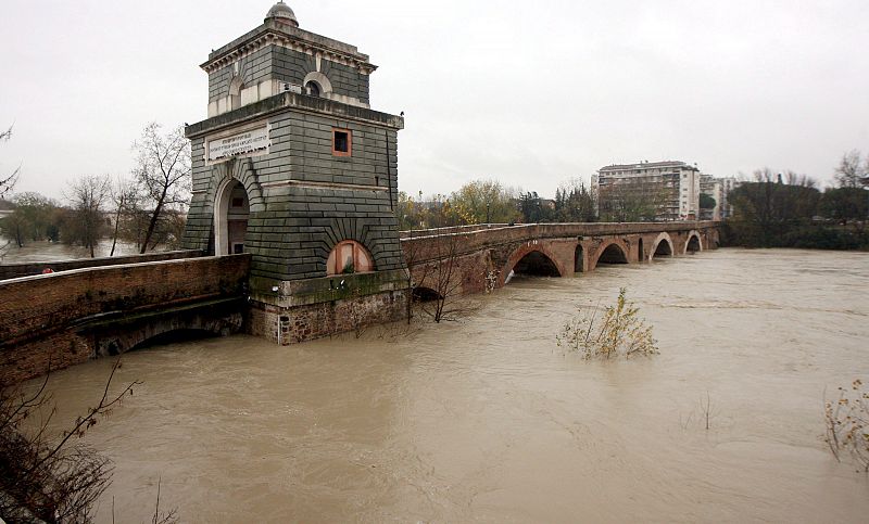 Roma, en alerta ante el posible desbordamiento del río Tíber