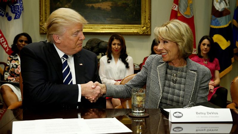 Dimite la secretaria de Educación de Estados Unidos, segunda renuncia en el Gabinete de Trump tras el asalto al Capitolio
