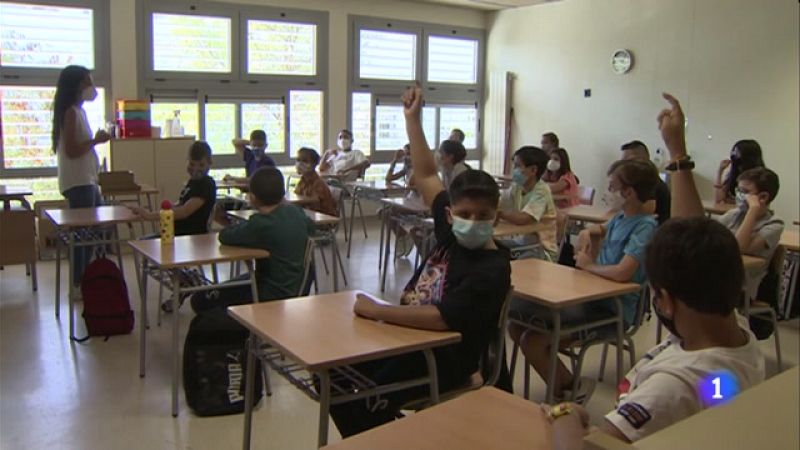 Tornada a l'escola aquest dilluns enmig de l'escalada de contagis i el temporal