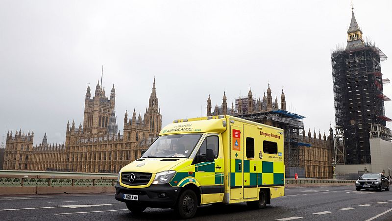 Reino Unido notifica 1.325 muertos, cifra récord en un día con los hospitales de Londres "al límite de su capacidad"