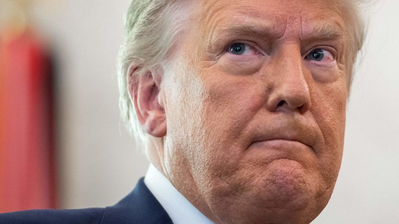 Twitter suspende permanentemente la cuenta de Trump por el "riesgo de incitación a la violencia"