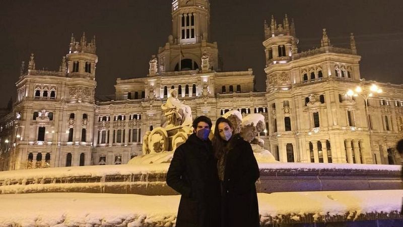 Cayetano Ordoñez y Eva González disfrutan de la nieve de Filomena en Madrid