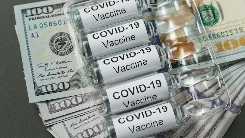 La vacuna contra la COVID-19, gancho de estafas: alerta por engaños a residencias y ancianos que viven solos