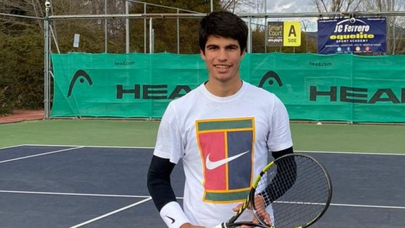 Carlos Alcaraz, con solo 17 años, accede a la ronda principal del Open de Australia