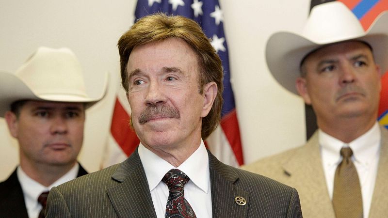 Chuck Norris no participó en el asalto al Capitolio, era uno de sus dobles