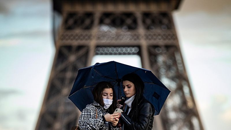 Francia adelanta el toque de queda a las 18:00 horas en todo el país desde el sábado