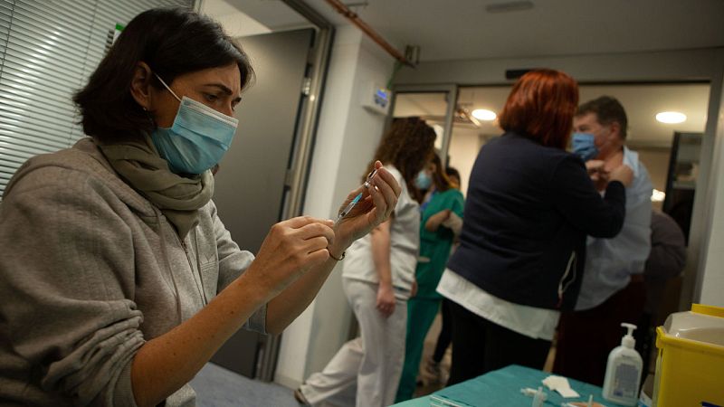 Simón considera que la vacunación podría tener "en una o dos semanas" un "impacto importante" en la letalidad