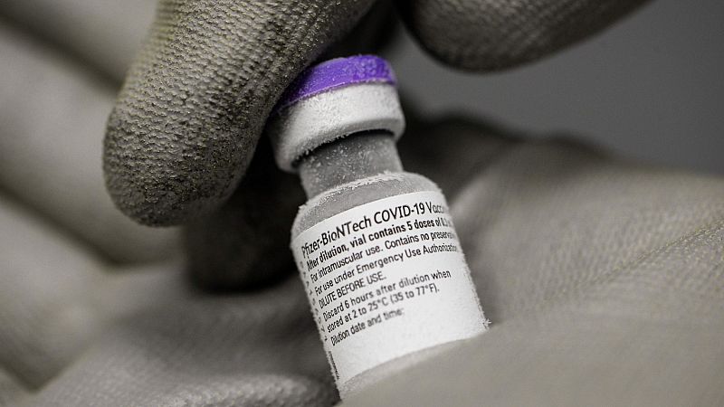 Pfizer reduce temporalmente la producción de vacunas, pero la UE asegura que recibirá las dosis acordadas en el trimestre