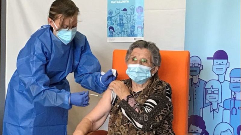 Salut comença a administrar la segona dosi de la vacuna de Pfizer