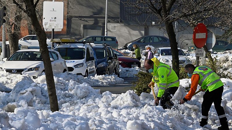 Almeida pide no coger el coche en Madrid y anuncia que los autobuses de la EMT serán gratis de lunes a miércoles