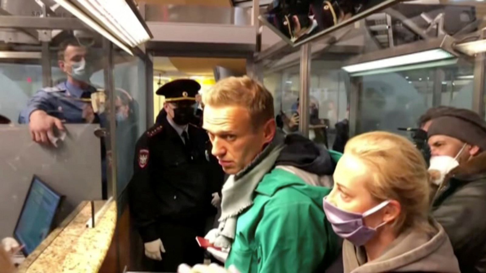 Navalny, detenido en Moscú tras regresar al país recuperado de su envenenamiento