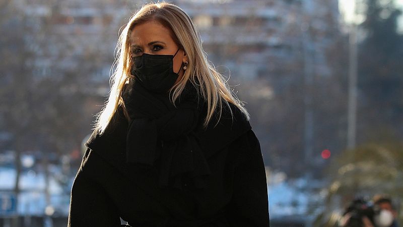 La directora del máster de Cifuentes admite que falsificó el acta por "presiones" en el arranque del juicio