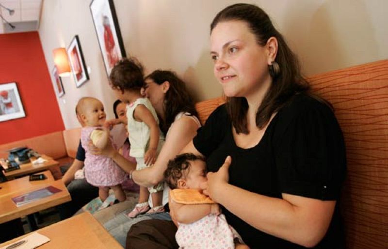 Los bancos de leche materna salvan la vida de muchos bebés prematuros