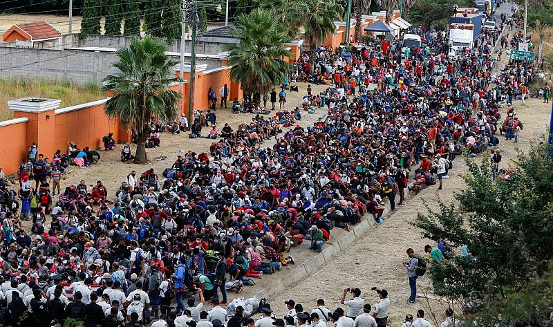 La Policía de Guatemala disuelve la caravana de migrantes hondureños con el uso de la fuerza