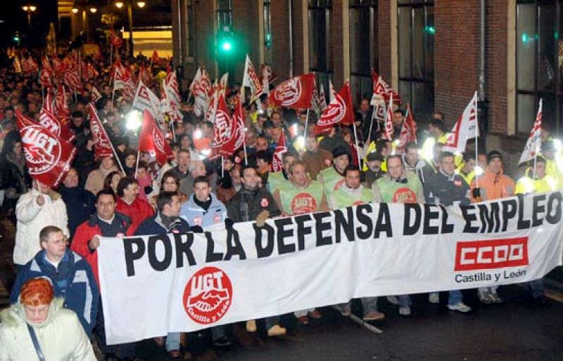 Miles de personas se manifiestan en Valladolid en defensa de los empleos en Renault