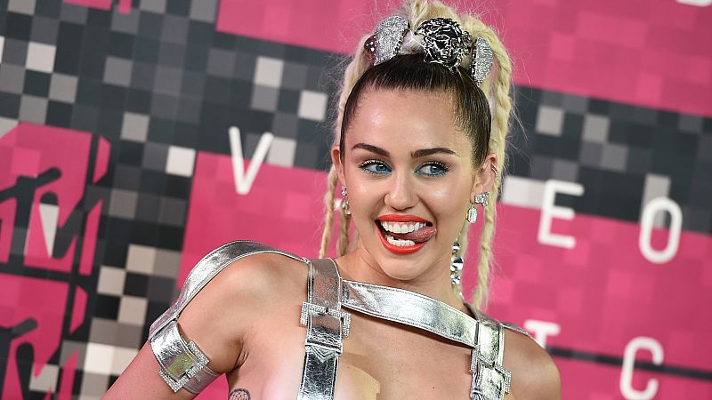 Miley Cyrus se sincera sobre su sexualidad: "Todos sabemos que las mujeres son mucho más atractivas"