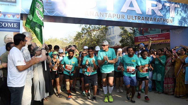 La Ultramaratón de Anantapur se adapta a la pandemia de COVID-19 con récord de participación
