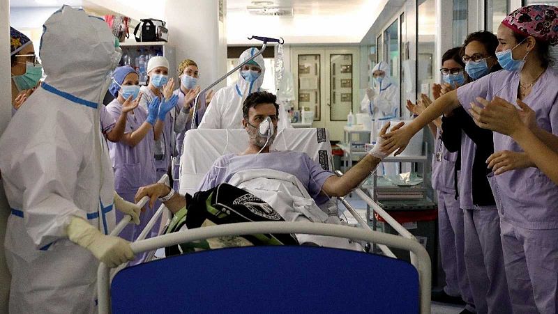 Les dades epidemiològiques baixen, però les UCI continuen a l'alça