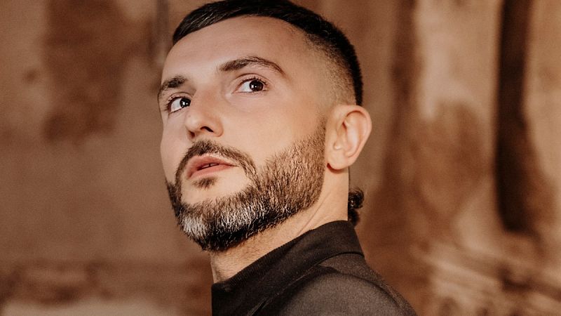 Vasil Garvanliev, de Macedonia del Norte, convertir "Here I stand" en el himno de Eurovisin 2021