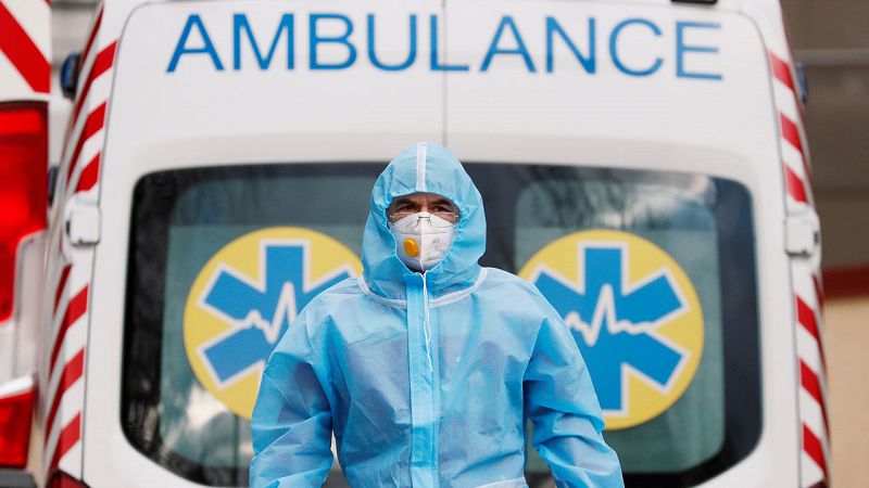 El Centro Europeo de Control de Enfermedades pide medidas "más estrictas" y restringir más los viajes
