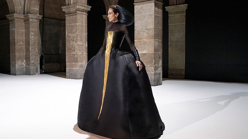 Nieves Álvarez, una bellísima 'Menina' para Stéphane Rolland