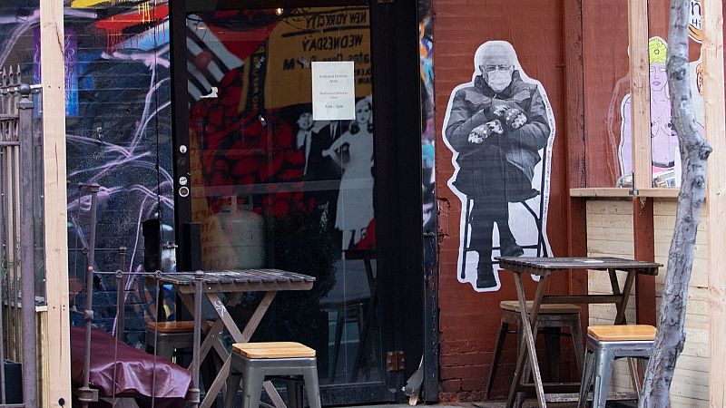 Un meme del senador Sanders recauda casi 2 millones de dólares para fines benéficos