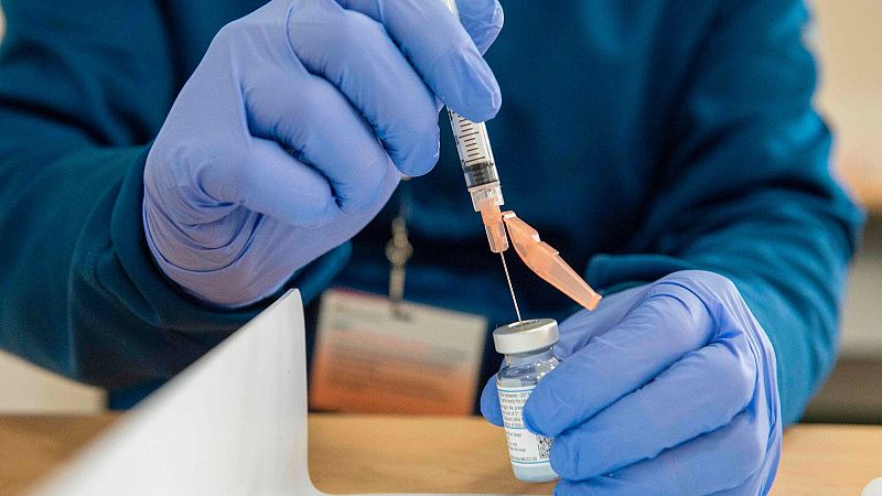 Los problemas con el suministro reavivan las dudas sobre la segunda dosis: ¿hasta cuándo puede retrasarse?