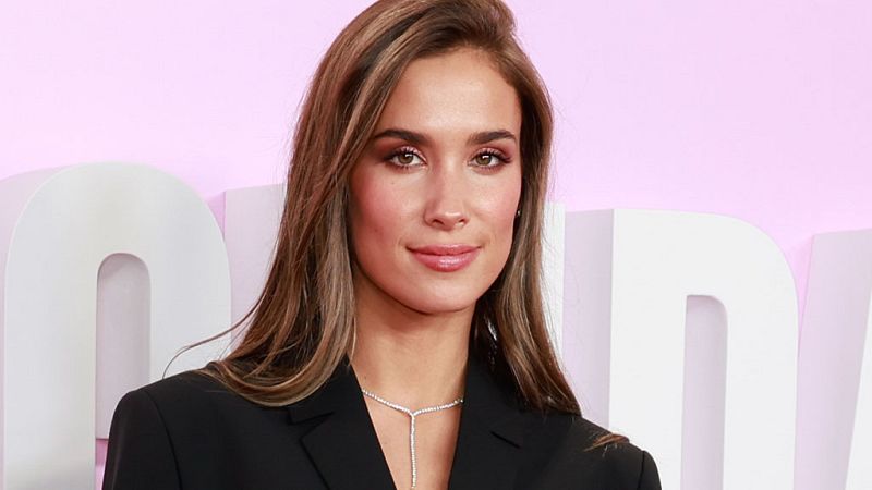 María Pombo vuelve a la carga con el himno nacional: ¿Cuántas veces lo escucha?