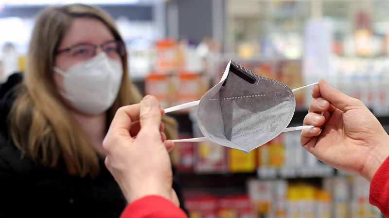 El Consejo General de Enfermería aconseja usar mascarillas FFP2 en lugares cerrados, concurridos y con poca ventilación