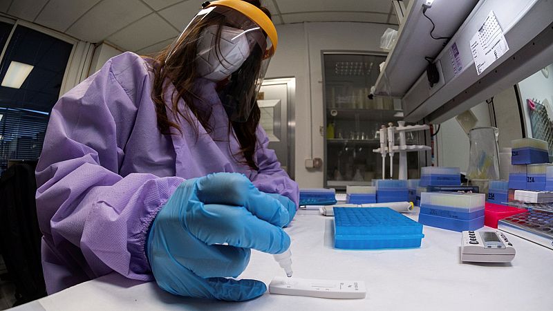 Madrid confina a casi dos millones de personas y hará test de antígenos en farmacias desde este lunes