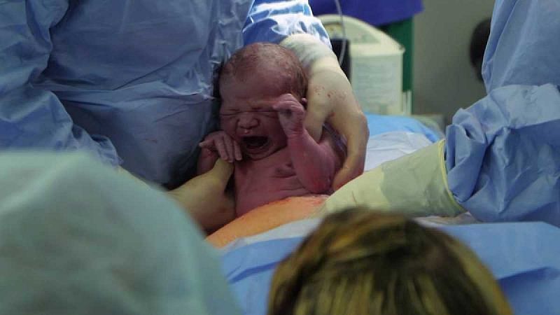 El coronavirus aumenta el interés por los partos en casa