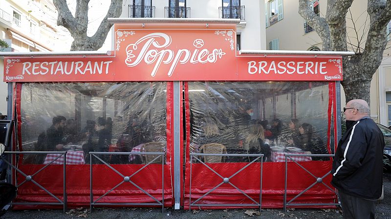 Francia advierte de que quitará las subvenciones a los establecimientos que abran pese a la prohibición