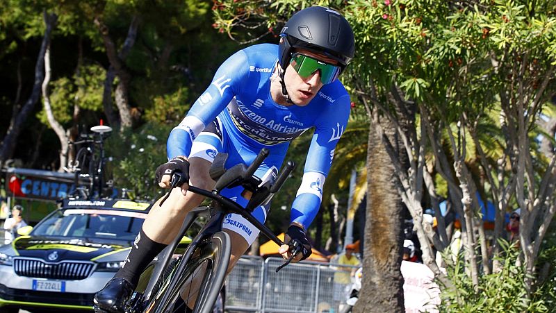 Simon Yates: "Todavía tengo energía para estar ahí con los mejores en las grandes vueltas, me siento joven"