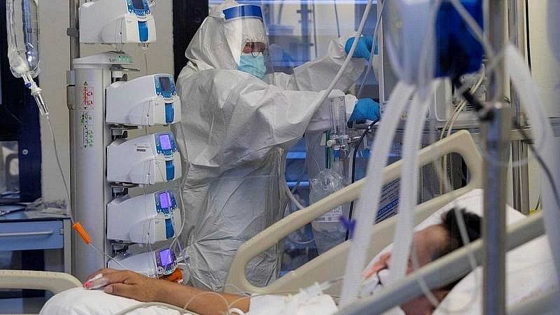 Baixa la pressió hospitalària i el risc de rebrot se situa per sota dels 500 punts