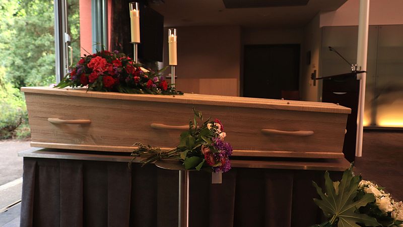 Las funerarias reclaman la vacuna por riesgo de contagio: "Hemos ido a un domicilio y toda la familia estaba contagiada"