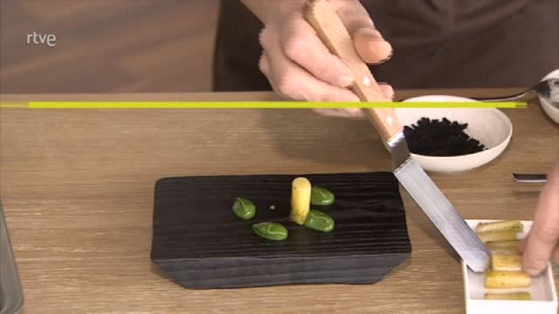 Una familia de artesanos diseña y fabrica desde Galicia vajillas de madera para chefs Michelin