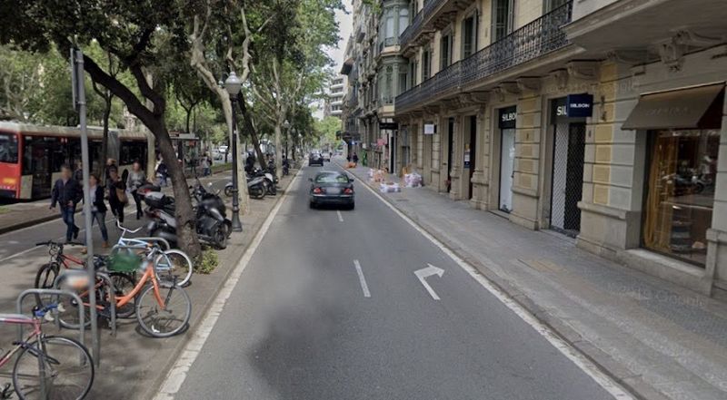 Comencen a senyalitzar els laterals de l'Avinguda Diagonal i la Gran Via per evitar la circulació de cotxes i motos