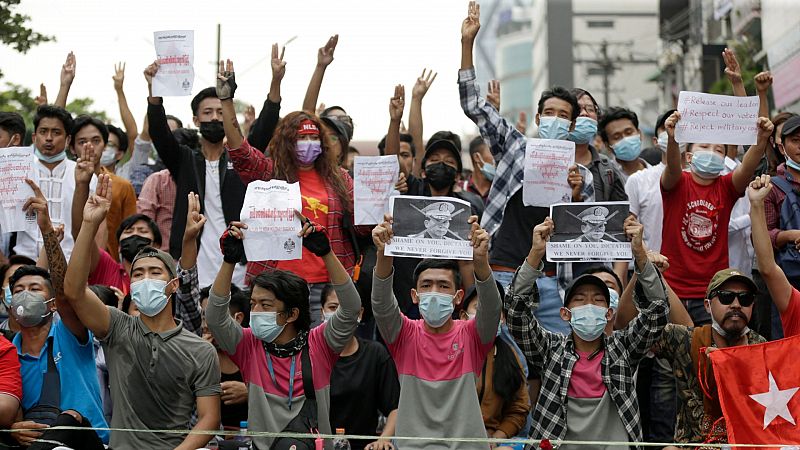 La junta militar bloquea internet en Birmania para frenar las protestas