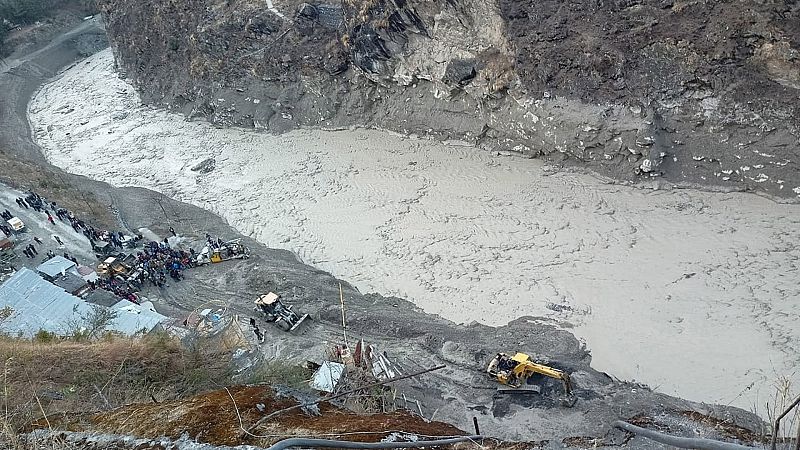 Al menos 19 muertos y 200 desaparecidos tras una avalancha provocada por la rotura de un glaciar en la India