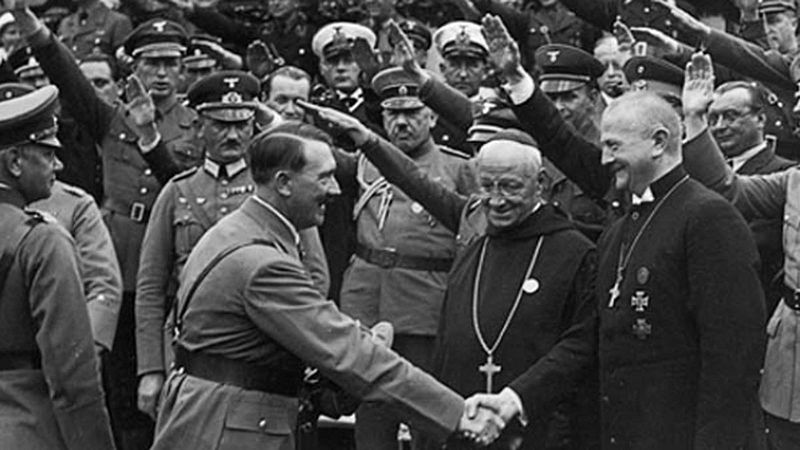 'Documentos TV' analiza el papel de la Iglesia Católica ante el nazismo y el fascismo