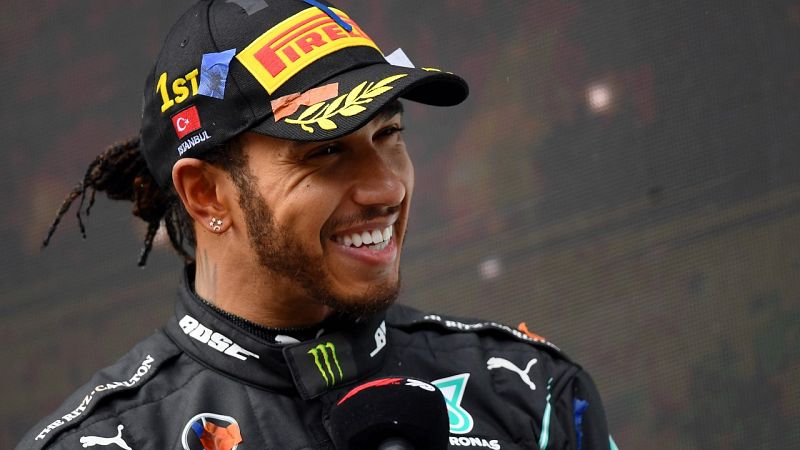 Lewis Hamilton renueva con la escudería Mercedes para 2021