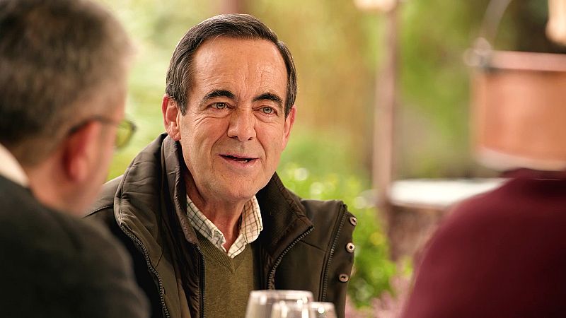 José Bono, primer anfitrión secreto de 'Dos parejas y un destino': recopilamos los mejores momentos del estreno