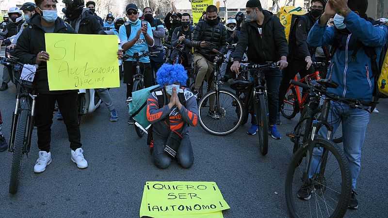 Gobierno y agentes sociales acuerdan que los 'riders' sean asalariados pero ellos piden ser autónomos