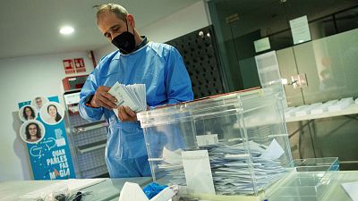 Elecciones Catalu�a 14F | 15 de febrero: Aragon�s e Illa abren ronda de contactos en busca de apoyos a su investidura