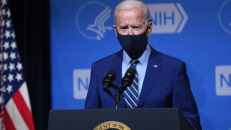 Biden dice que Estados Unidos tendrá vacunas suficientes para 300 millones de personas a finales de julio